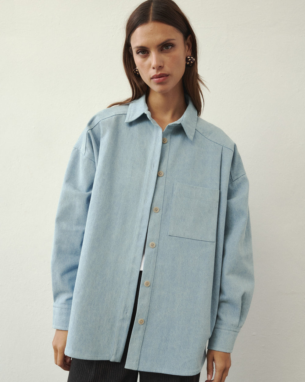 HOLLY ÜBERGRÖSSE JEANS-HEMD HELLBLAU