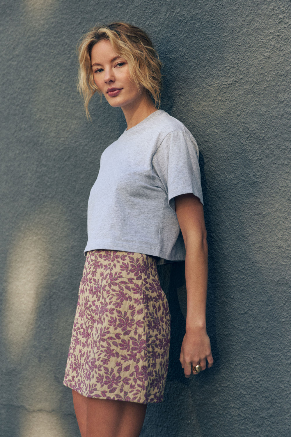 T-SHIRT CROP TOP LAY SZARY MELANŻ