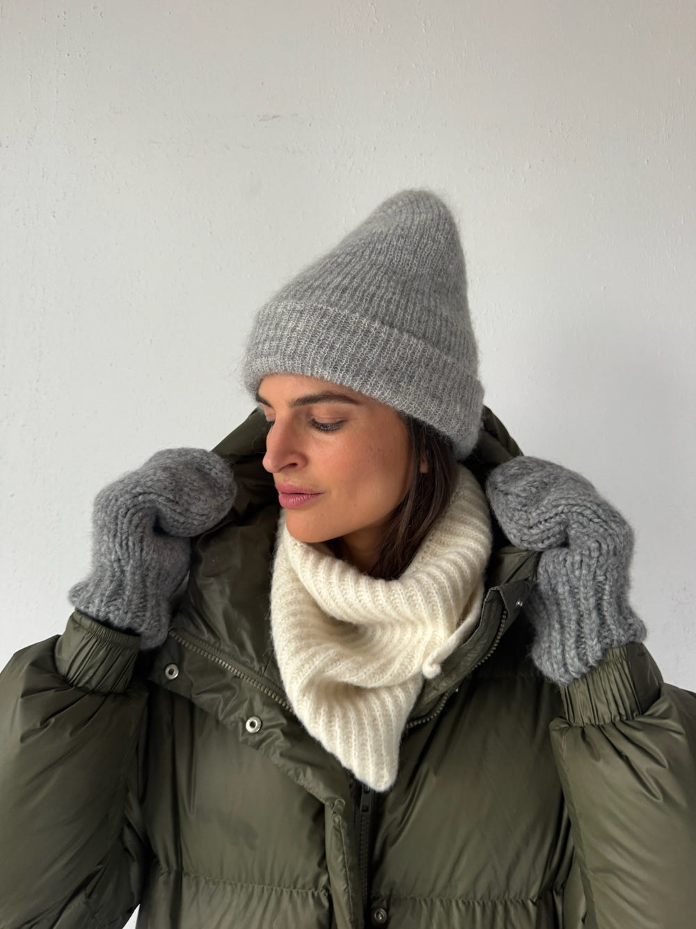 KOI BÜRSTETE WOLLE BANDANA ECRU
