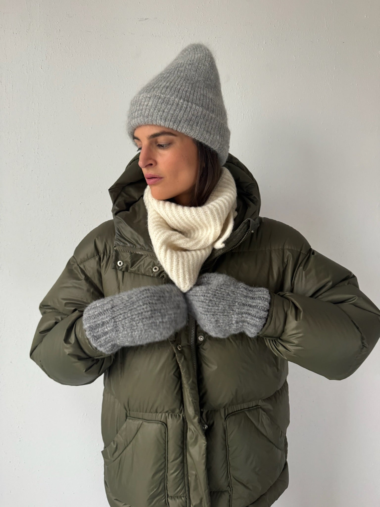 BONNET EN LAINE PIXIE GRIS