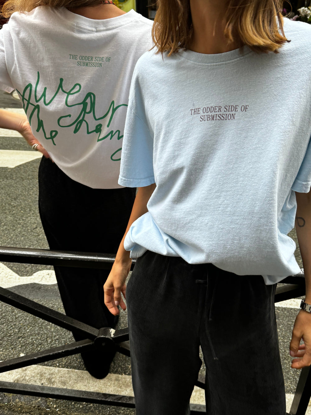 T-SHIRT BAWEŁNIANY WEAR THE CHANGE BŁĘKITNY