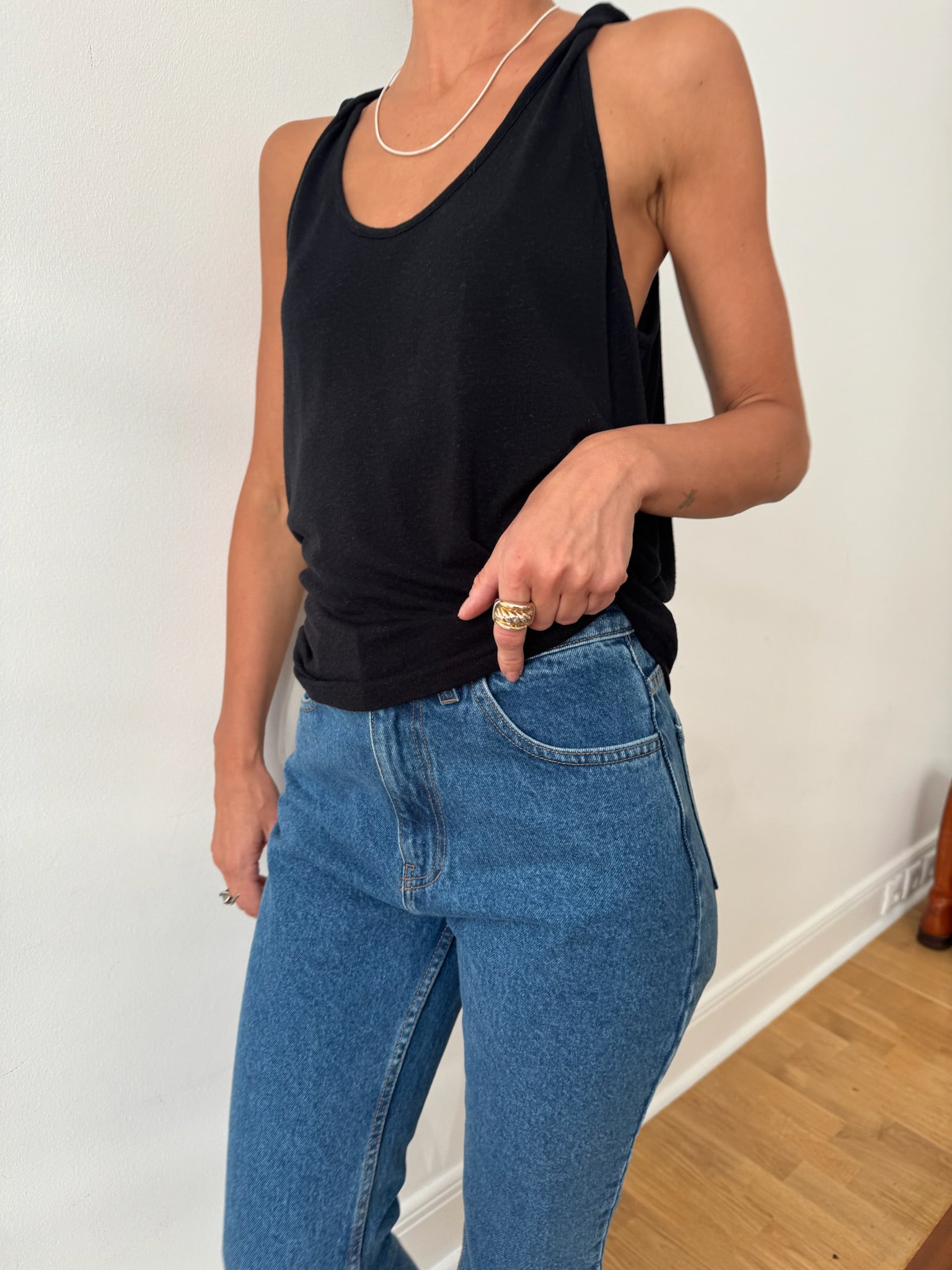 TOP LINN BLACK
